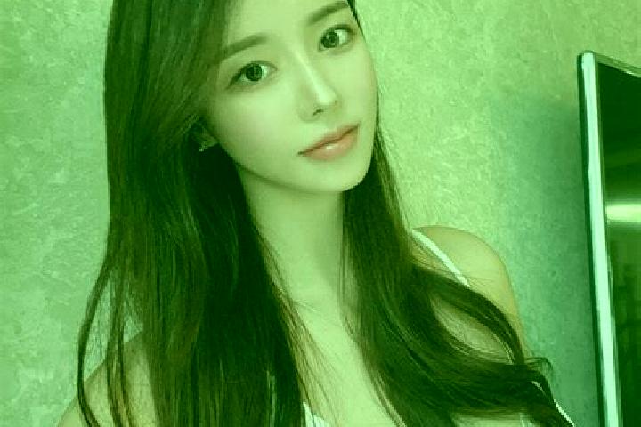 Hannah, 22 — Escort in Xiaji, China