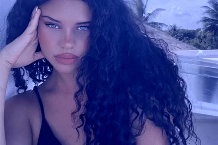 Hannah, 23, a black grey-eyed latina companion based in Lachute. Offering Prostate Massage, Fetish, Travel Companion, Tantra, Overnight. Available for incall...