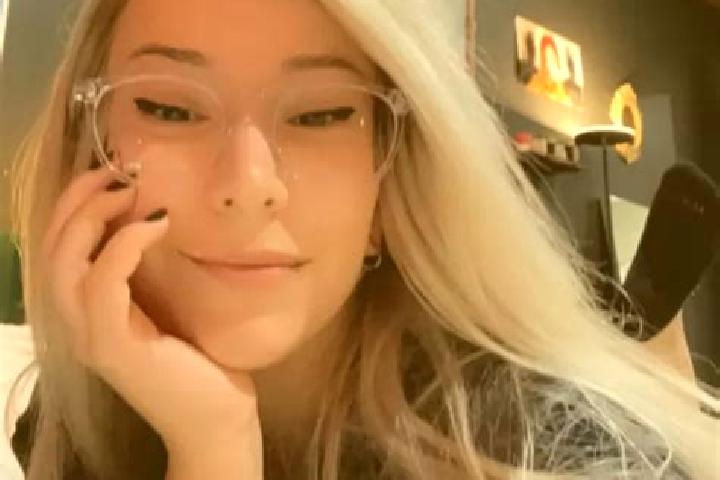 Hannah, 23, a blonde dark-eyed ebony companion based in Dun-sur-Meuse. Offering BDSM, GFE, Duos, Couples, 69. Available for incall and outcall, overnight boo...