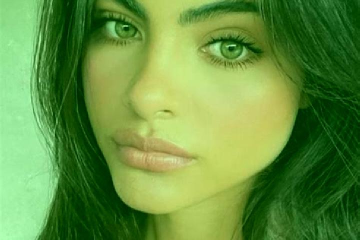 Hannah, 23, a brunette dark-eyed mixed companion based in Combronde. Offering Domination, Couples, Roleplay. Available for incall and outcall, day and evenin...