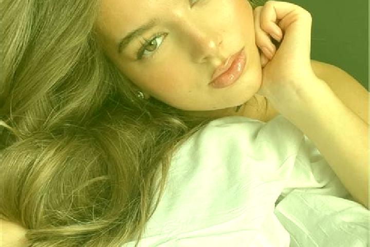 Hannah, 23, a chestnut dark-eyed latina companion based in Lorenzana. Offering OWO, Tantra, Massage, Deep French Kissing. Available for incall and outcall, o...