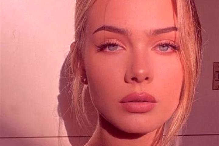 Hannah, 23, a red blue-eyed european companion based in San Marco la Catola. Offering Prostate Massage, Duos, Erotic Massage, BDSM, Massage. Available for in...