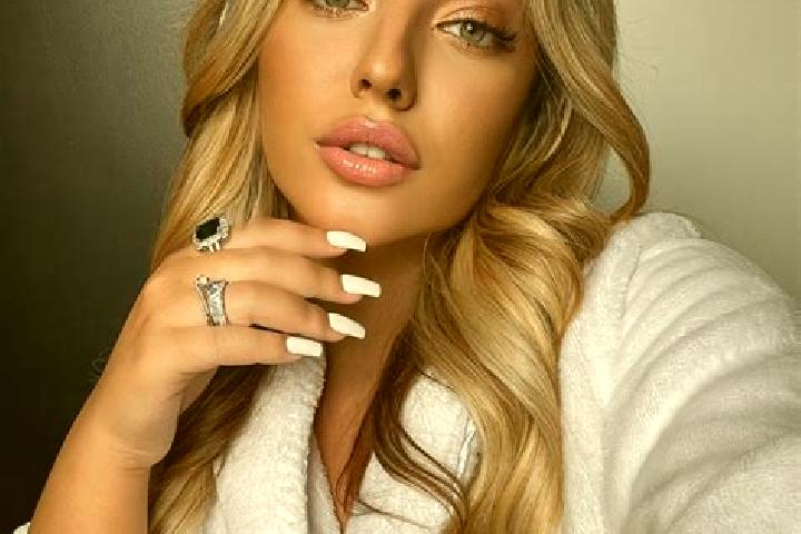 Hannah, 23 — Escort in Alecrim, Brazil