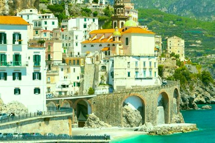 Hannah, 23 — Escort in Caino, Italy