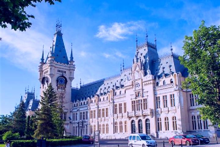 Hannah, 23 — Escort in Dobrotinet, Romania