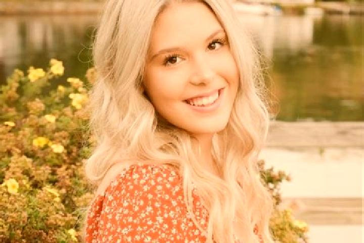 Hannah, 23 — Escort in Laconia, United States