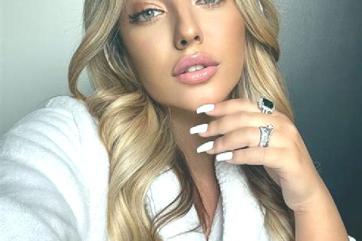 Hannah, 23 — Escort in Michurinskoye, Russia
