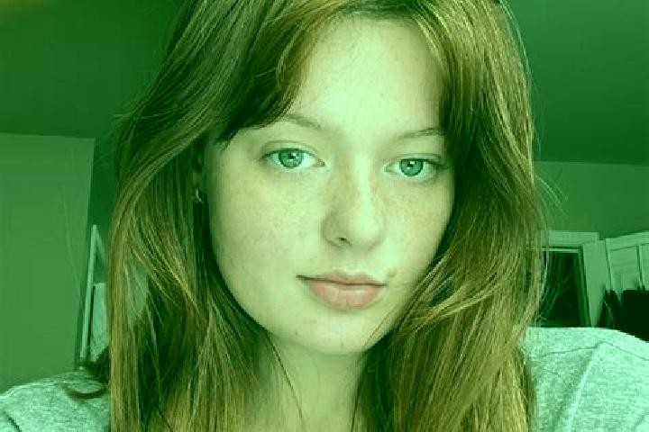 Hannah, 24, a auburn dark-eyed caucasian companion based in Rochefort-sur-Loire. Offering Overnight, Deep French Kissing, Massage, Girlfriend Experience, Cou...
