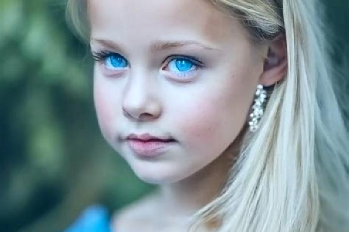 Hannah, 24, a blonde blue-eyed caucasian companion based in Les Vans. Offering Party Girl, Tantra, BDSM. Available for incall and outcall, overnight bookings...