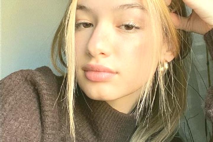 Hannah, 24, a blonde brown-eyed asian companion based in Gargantilla. Offering Roleplay, Massage. Available for incall and outcall, overnight bookings availa...
