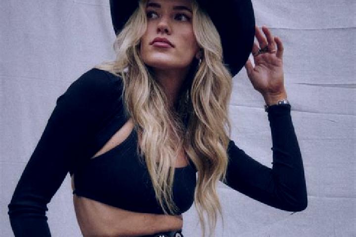 Hannah, 24 — Escort in Carpenter, United States