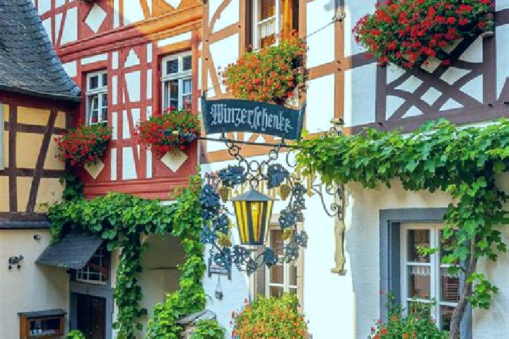 Hannah, 24 — Escort in Kuhnhoefen, Germany