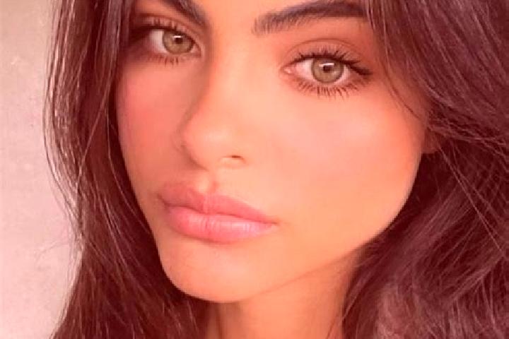Hannah, 25, a brunette green-eyed caucasian companion based in Shaw. Offering Tantra, OWO, Striptease. Available for incall and outcall, day and evening dates.