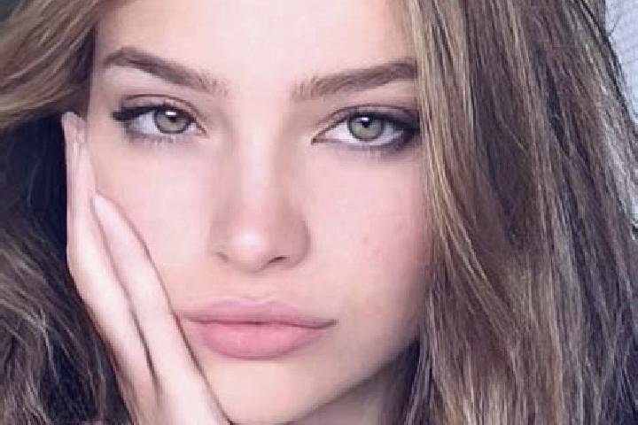 Hannah, 25, a brunette green-eyed slavic companion based in Hungen. Offering GFE, Domination, Massage. Available for incall and outcall, overnight bookings a...