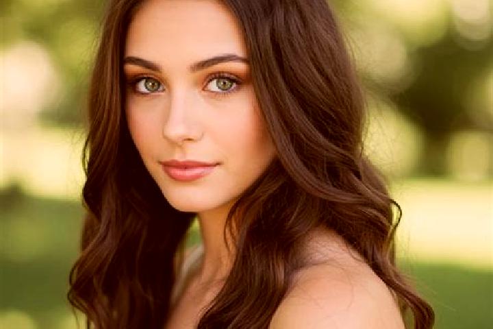 Hannah, 25, a brunette hazel-eyed caucasian companion based in Brasileira. Offering Prostate Massage, Massage, Domination, Duos. Available for incall and out...