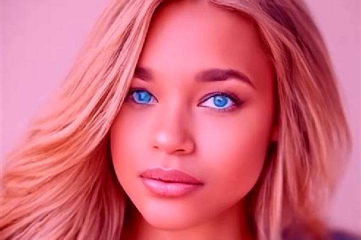 Hannah, 25, a chestnut blue-eyed latina companion based in Lucatin. Offering CIM, Deep French Kissing, Duos. Available for incall and outcall, overnight book...