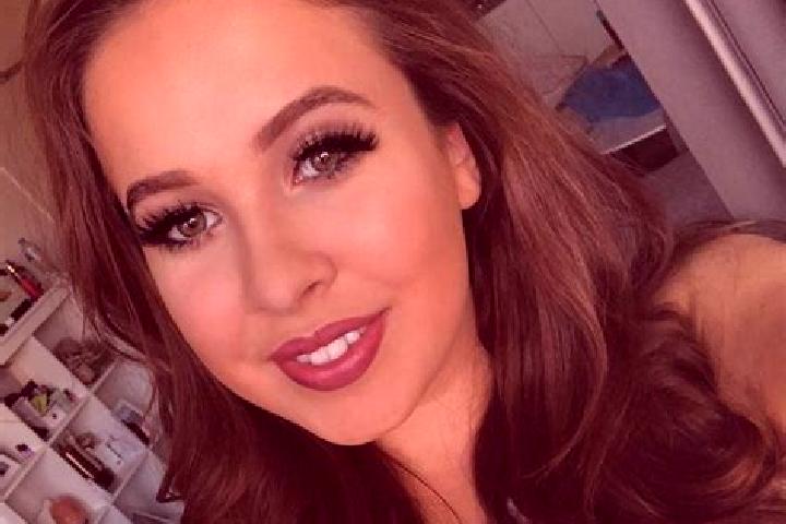 Hannah, 25, a chestnut brown-eyed mixed companion based in Cabildo. Offering Couples, Overnight. Available for incall and outcall, overnight bookings available.