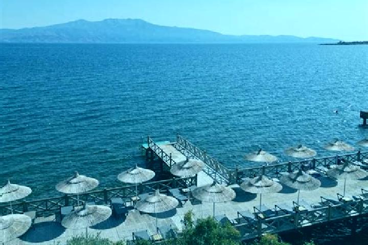 Hannah, 25 — Escort in Dionysos, Greece