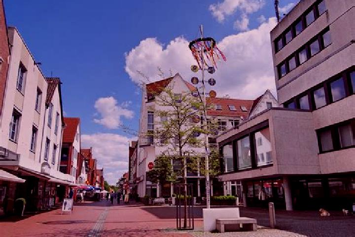 Hannah, 25 — Escort in Neustadt am Ruebenberge, Germany