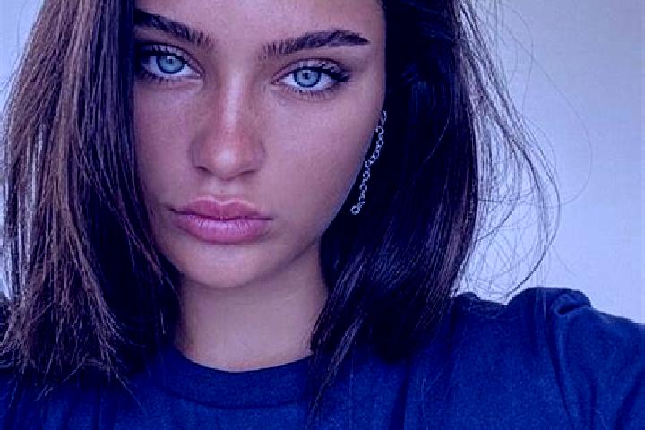 Hannah, 26, a brunette dark-eyed mixed companion based in Waddi. Offering Dinner Date, GFE, Roleplay, Massage. Available for incall and outcall, day and even...