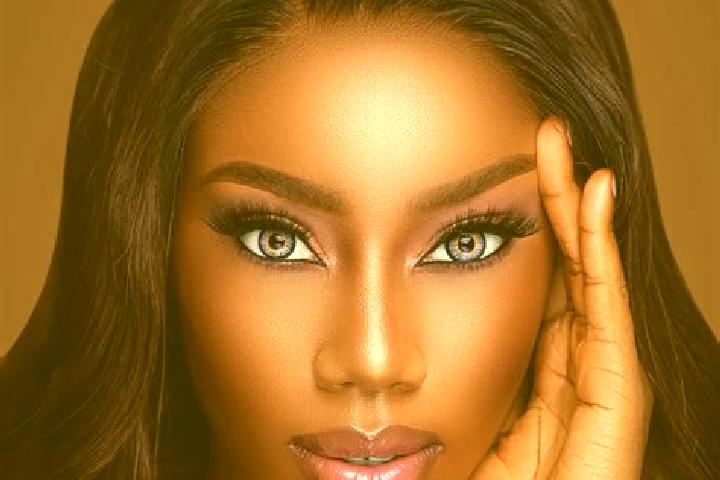Hannah, 26, a red blue-eyed ebony companion based in Xiamiao. Offering Overnight, Striptease, Deep French Kissing, Roleplay. Available for incall and outcall...