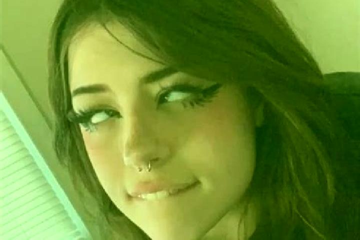 Hannah, 26, a red dark-eyed european companion based in Sitajara. Offering Party Girl, Roleplay, OWO, Overnight. Available for incall and outcall, day and ev...