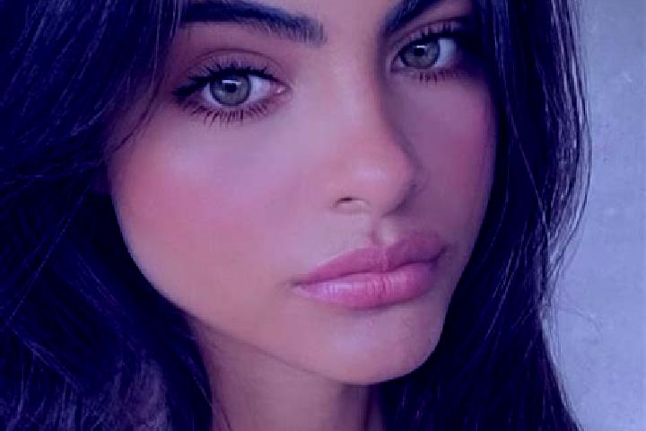 Hannah, 26, a red dark-eyed indian companion based in Sellent. Offering OWO, Roleplay, Massage, Duos, 69. Available for incall and outcall, day and evening d...