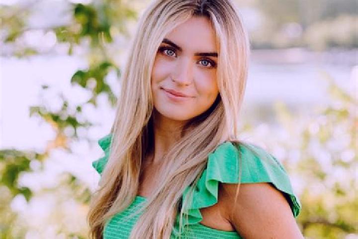Hannah, 26 — Escort in Edina, United States