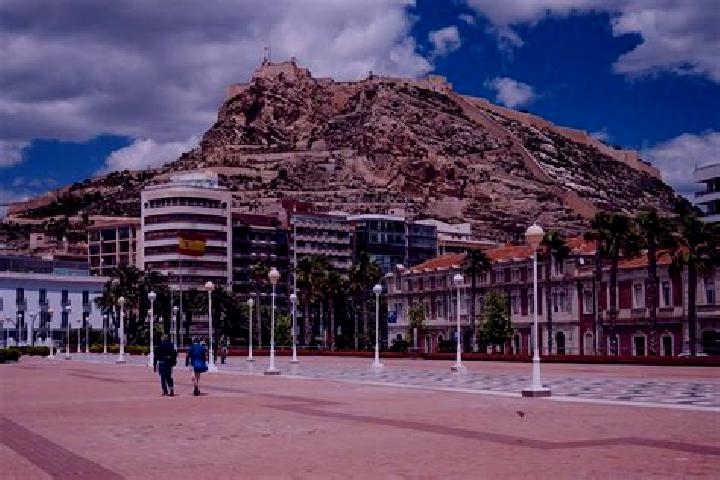 Hannah, 26 — Escort in Torrelara, Spain