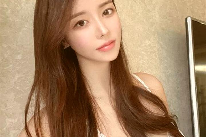 Hannah, 26 — Escort in Xihuaiba, China
