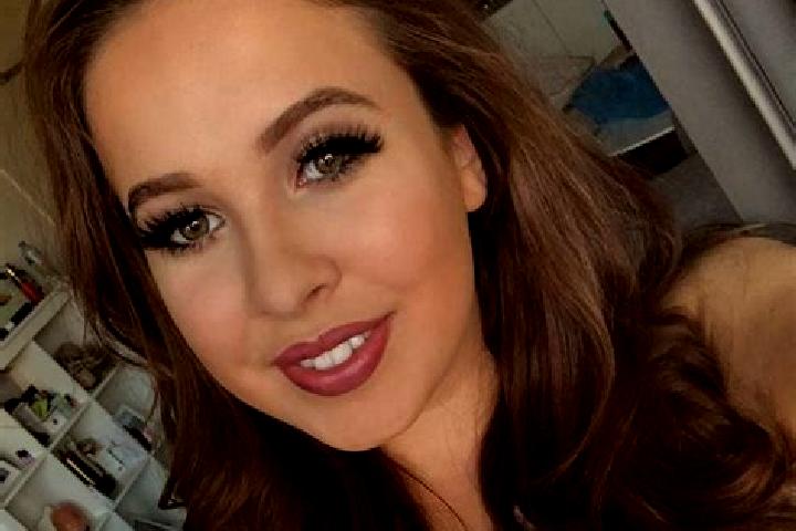 Hannah, 27, a auburn amber-eyed slavic companion based in Kulachi. Offering Couples, Striptease, Overnight. Available for incall and outcall, overnight booki...