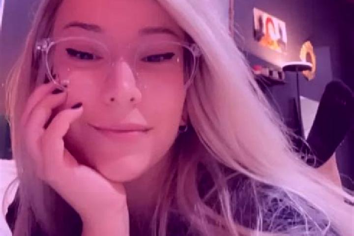 Hannah, 27, a blonde grey-eyed ebony companion based in Tribogna. Offering CIM, 69, Fetish, Erotic Massage, Deep French Kissing. Available for incall and out...
