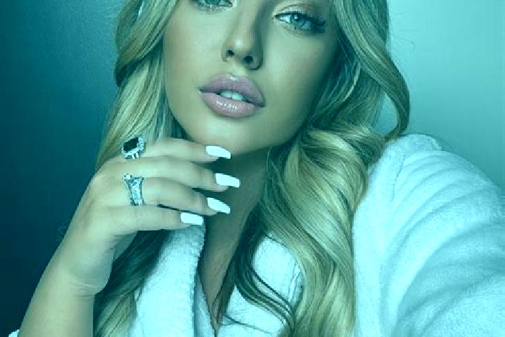 Hannah, 27, a blonde grey-eyed latina companion based in Delgermoron. Offering Dinner Date, Travel Companion, Tantra, Party Girl. Available for incall and ou...