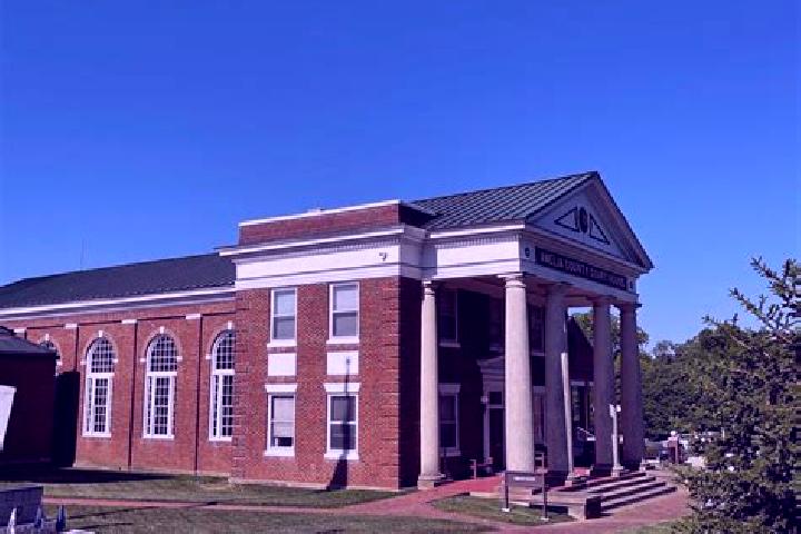 Hannah, 27 — Escort in Amelia Court House, United States