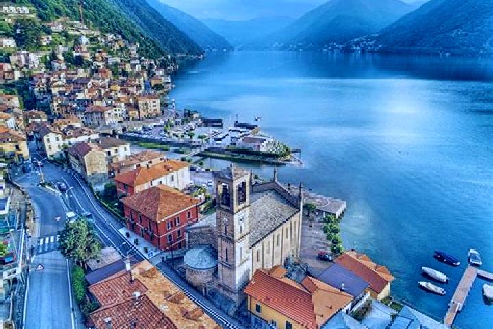 Hannah, 27 — Escort in Argegno, Italy