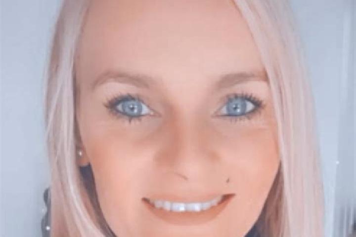 Hannah, 27 — Escort in Coux, France