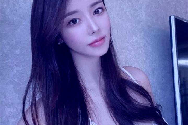 Hannah, 27 — Escort in Dianga, China