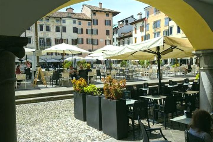 Hannah, 27 — Escort in Pavia di Udine, Italy