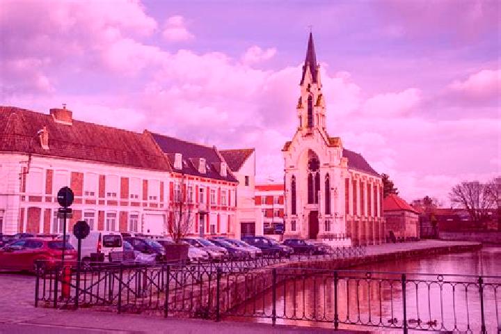 Hannah, 27 — Escort in Sailly-sur-la-Lys, France