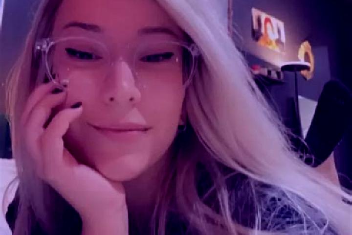 Hannah, 28, a blonde grey-eyed asian companion based in Kits Point. Offering Massage, Duos, BDSM. Available for incall and outcall, day and evening dates.
