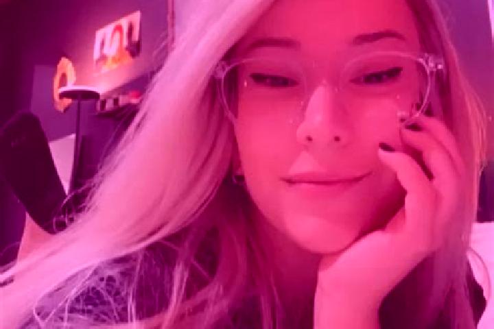 Hannah, 28, a blonde grey-eyed ebony companion based in Assenze. Offering Erotic Massage, Domination. Available for incall and outcall, day and evening dates.