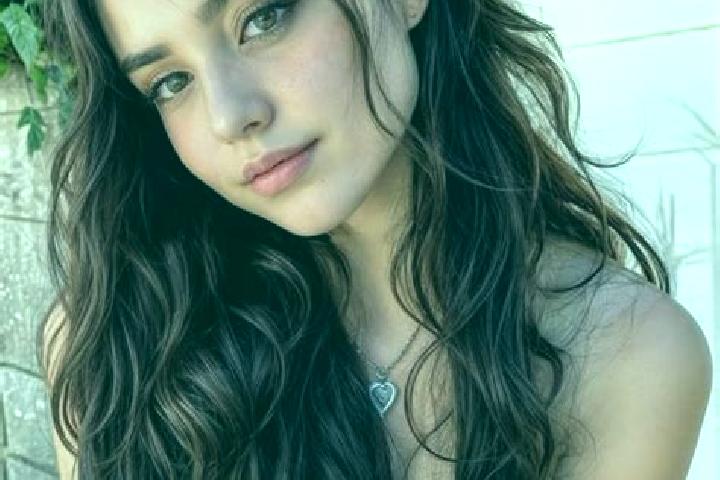Hannah, 28, a brunette hazel-eyed mediterranean companion based in Croulebarbe. Offering Dinner Date, Erotic Massage, Fetish, Girlfriend Experience, OWO. Ava...