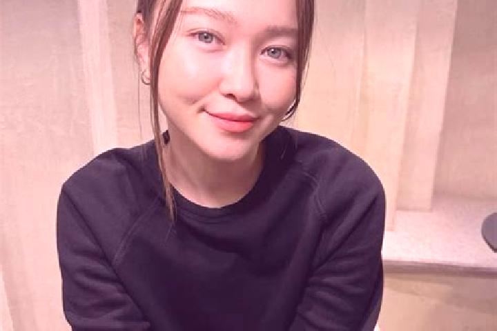 Hannah, 28, a chestnut blue-eyed asian companion based in Killarney Heights. Offering CIM, GFE, Prostate Massage, Fetish, Erotic Massage. Available for incal...
