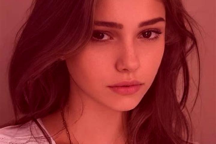 Hannah, 28, a chestnut brown-eyed slavic companion based in Livorno Ferraris. Offering Prostate Massage, Massage, Couples, Duos. Available for incall and out...