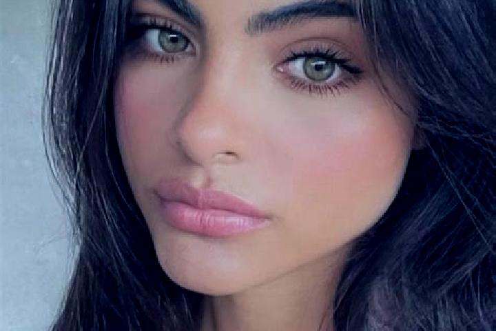 Hannah, 28, a chestnut dark-eyed indian companion based in Herisson. Offering Dinner Date, Party Girl, Erotic Massage, Massage, Roleplay. Available for incal...