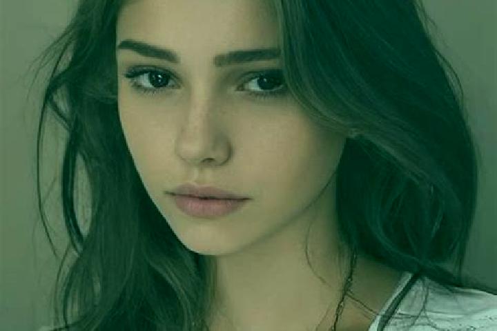 Hannah, 28, a chestnut hazel-eyed slavic companion based in Denderwindeke. Offering Dinner Date, Couples, Tantra. Available for incall and outcall, day and e...