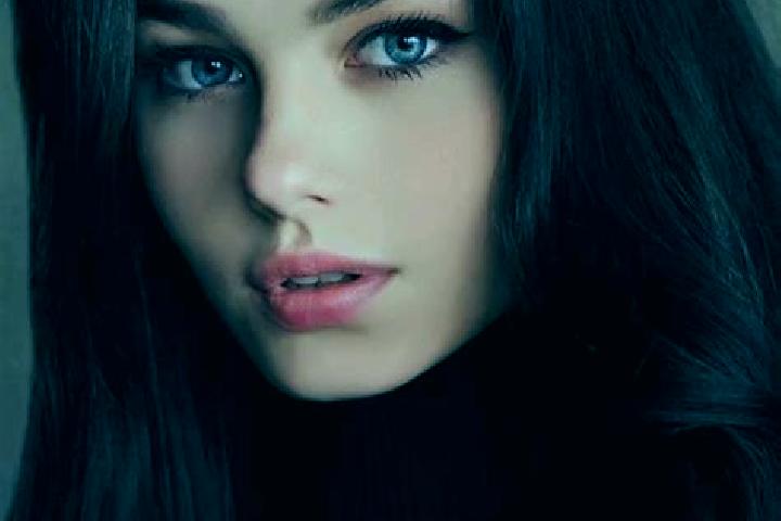 Hannah, 28, a red grey-eyed slavic companion based in Jiaqiao. Offering A-Level, Tantra, Girlfriend Experience. Available for incall and outcall, overnight b...