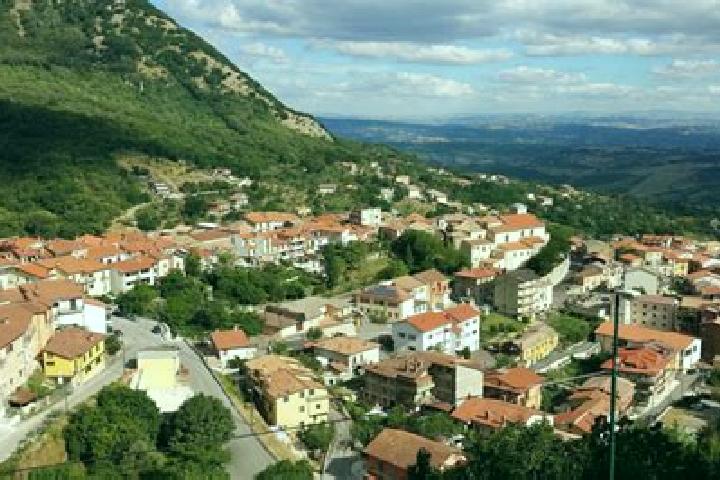 Hannah, 28 — Escort in Chiusano di San Domenico, Italy