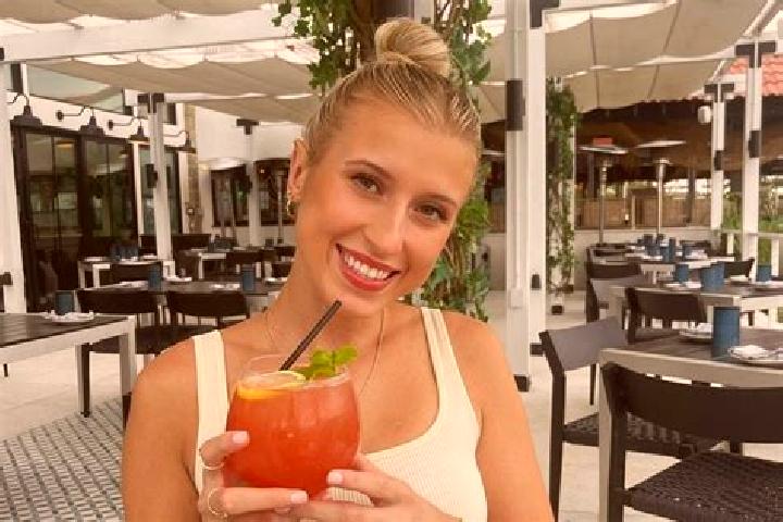 Hannah, 28 — Escort in Mieszka I, Poland