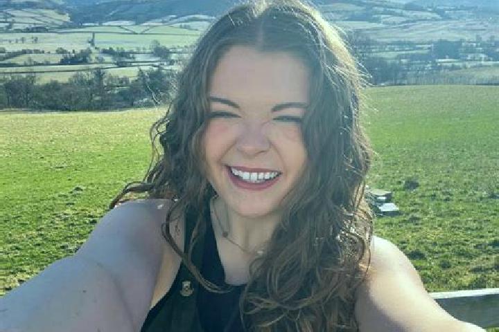 Hannah, 28 — Escort in New Edinburgh, Canada